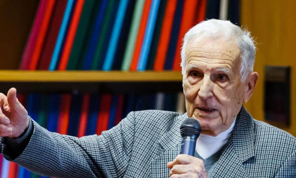 O 96χρονος γιατρός που δίνει συμβουλές μακροζωίας – Τι τρώει για πρωινό και πόσο περπατά την ημέρα